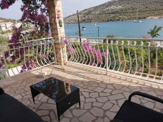 Two-Bedroom Apartment in Vinisce I - Vinišće - 1