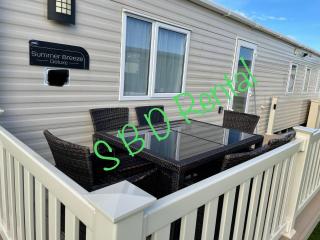 Summer Breeze Deluxe Caravan Rental - Saint Osyth - 7