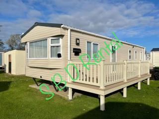 Summer Breeze Deluxe Caravan Rental - Saint Osyth - 0