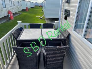 Summer Breeze Deluxe Caravan Rental - Saint Osyth - 4