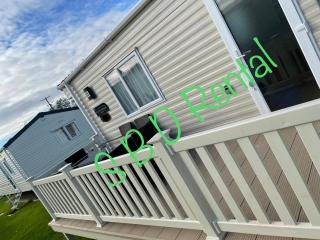 Summer Breeze Deluxe Caravan Rental - Saint Osyth - 5