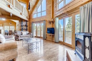 Large acreage welcomes the whole family, with space to enjoy outside and inside - Alpine Vista Cabin - 6