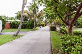Comfortable Home, 7 min Walk to Beach, Hot Tub, - Pompano Beach - 9