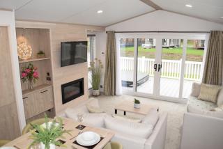 Honey Bee Lodge With Hot Tub - York - 0