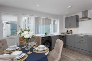 Castle View - Port Solent Stunning Waterfront House - Portsmouth - 5
