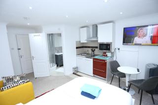 Classic Studio Lytham Up London - 8