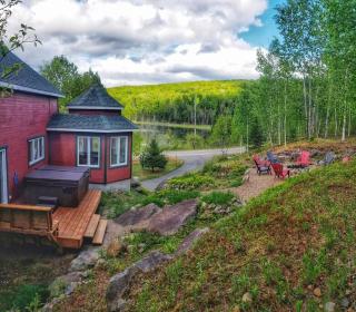 Spacious chalet with hot tub, pool table, fireplace, and stunning views - Lac-Superieur - 9