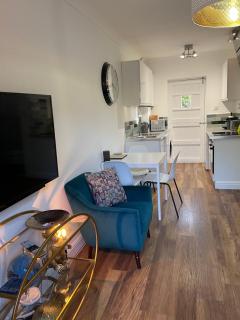 The Annexe @The Oaks - Golden Valley - 4