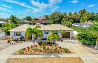 Exquisite 2 Bed Waterfront House I Minutes Away From Popular Resident's Beach - Marco Island - 1