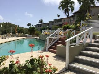 2-bedroom apartment with seaviews - Dickenson Bay - 3