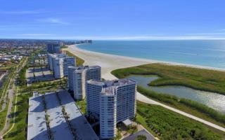 Beachfront Pool View Condo Steps Away From the White Sandy Beaches - Marco Island - 0