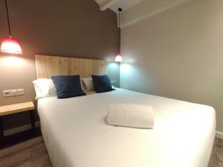 Montserrat Apartments by gaiarooms - 5