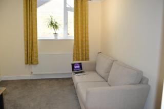 Olive Tree 2 bed Apartment - STAYSEEKERS - 3