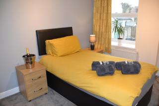 Olive Tree 2 bed Apartment - STAYSEEKERS - 8