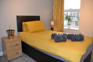 Olive Tree 2 bed Apartment - STAYSEEKERS - 6