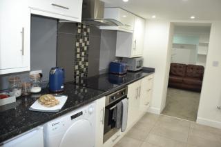 Willow Tree 1 bed Apartment - STAYSEEKERS - 5