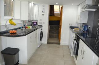 Willow Tree 1 bed Apartment - STAYSEEKERS - 7