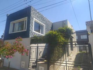 Hermosa casa con patio, parrilla y garage cerrado - Tandil - 0