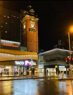 Victoria Centre Apartments in the Victoria Centre Shopping Centre - Nottingham City Centre - 24 hour access - Most Central Location, Kitchen - Sunday check-out 1pm - Opposite Hilton by Restaurants & Shops - Outdoor Parking Cars or Vans five pounds a day - Nottingham - 6