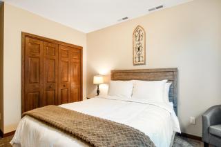 Red Pine Cabin - 1