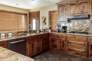 Brickers Lakefront - 7