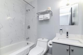 Lakeside Inn - Cloyne - 5