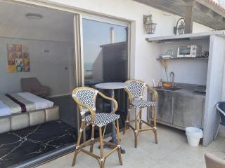 Penthouse Apartment On The Beach - Bat Yam - 4