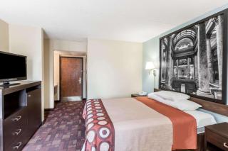 Super 8 by Wyndham Luverne - Luverne - 1