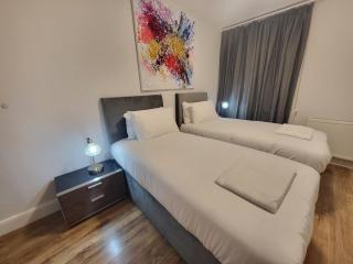 Garland Contemporary Central London Apartment - London - 5