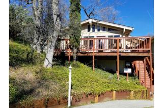 A Bed of Roses - Oakhurst - 8