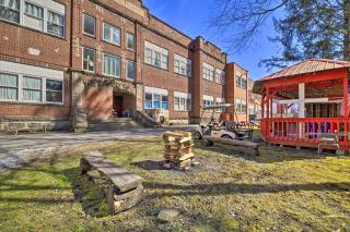 Unique Suite in Refurbished WV Schoolhouse! - - 8
