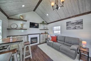 Contemporary Cabin with Mountain Views and Deck - Bonners Ferry - 4