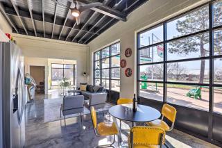 Unique Texas Home in Converted Gas Station! - Schulenburg - 4