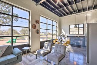 Unique Texas Home in Converted Gas Station! - Schulenburg - 3