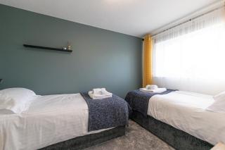 Windy House - private garden with patio - free parking - 5