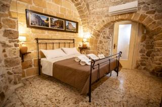 DOMUS CESARE - dimora storica totalmente in pietra nel cuore del centro storico con cabina doccia pietra in camera e zona relax esterna-historic residence entirely made of stone in the heart of the historic center with stone shower cabin in the room - 7