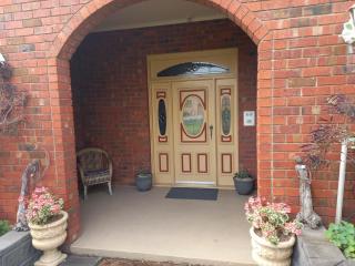 Ocean Aspect and Central to CBD - CoSheirm Apartments On Merri - Warrnambool - 1