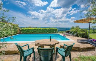 Four-Bedroom Holiday Home In Groznjan - 4
