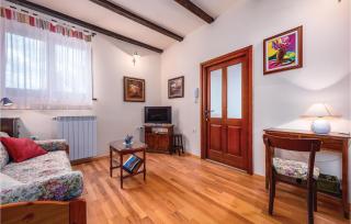Four-Bedroom Holiday Home In Groznjan - 1