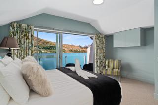 Lake Front 3-bedroom Apartment with Lake Access - Queenstown - 1