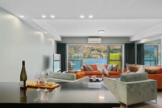 Lake Front 3-bedroom Apartment with Lake Access - Queenstown - 2