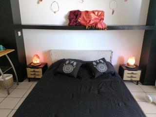 Jolie chambre climatisée avec balcon chez l'habitant - Saint-Pierre - 0