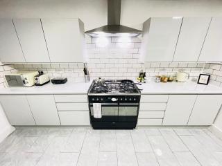 Leytonstone House - SleepyLodge - 9