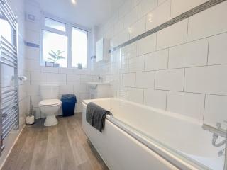 Large 3 Bedroom & 2 Bath - Ground Floor with Parking - 5