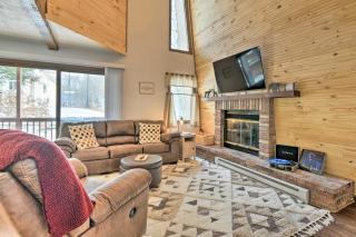 Tobyhanna Cabin with Deck, Community Pool and Golf! - 8