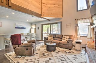 Tobyhanna Cabin with Deck, Community Pool and Golf! - 7