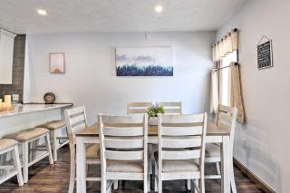 Tobyhanna Cabin with Deck, Community Pool and Golf! - 3