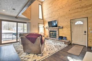 Tobyhanna Cabin with Deck, Community Pool and Golf! - 5