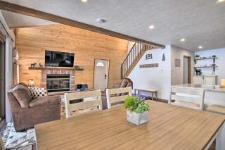 Tobyhanna Cabin with Deck, Community Pool and Golf! - 2