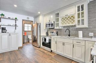 Tobyhanna Cabin with Deck, Community Pool and Golf! - 1